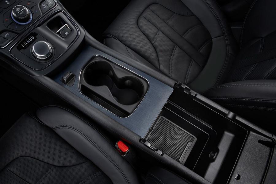  Chrysler 200 2015 года  (фото 45 из 207)